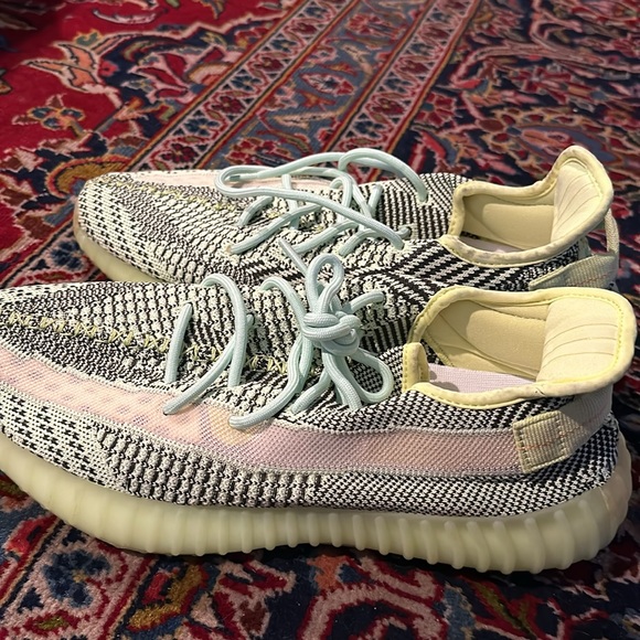 Adidas Yeezy boots - Picture 4 of 6